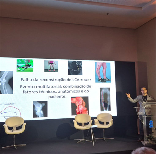 Registro da aula sobre causas de falha na reconstrução do LCA no 10º Simpósio de Trauma do Esporte do Vale do Paraíba.