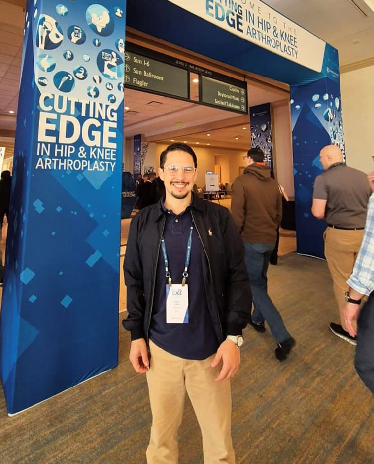 Dr. Pedro Giglio durante o Cutting Edge in Hip & Knee Arthroplasty, realizado na Flórida.